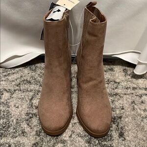 Universal Thread Tan Suede Ankle Booties with Classic Design